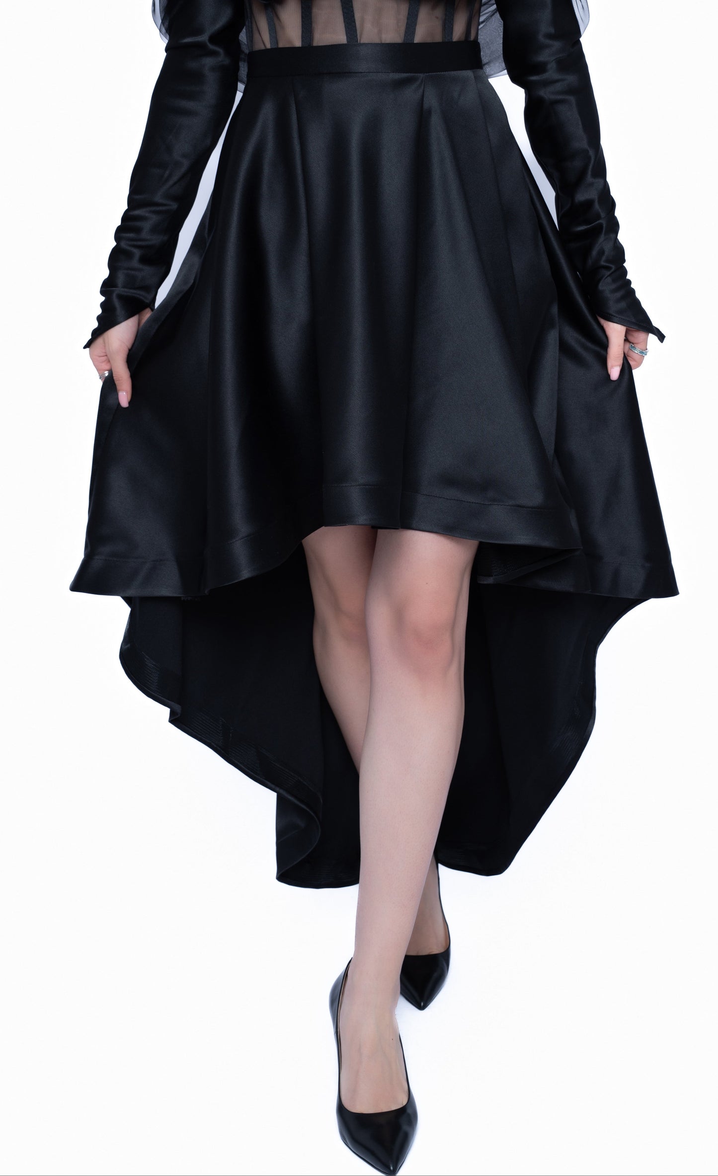 Fustă cu trenă  de culoare neagra LILA, design modular din taftă premium.