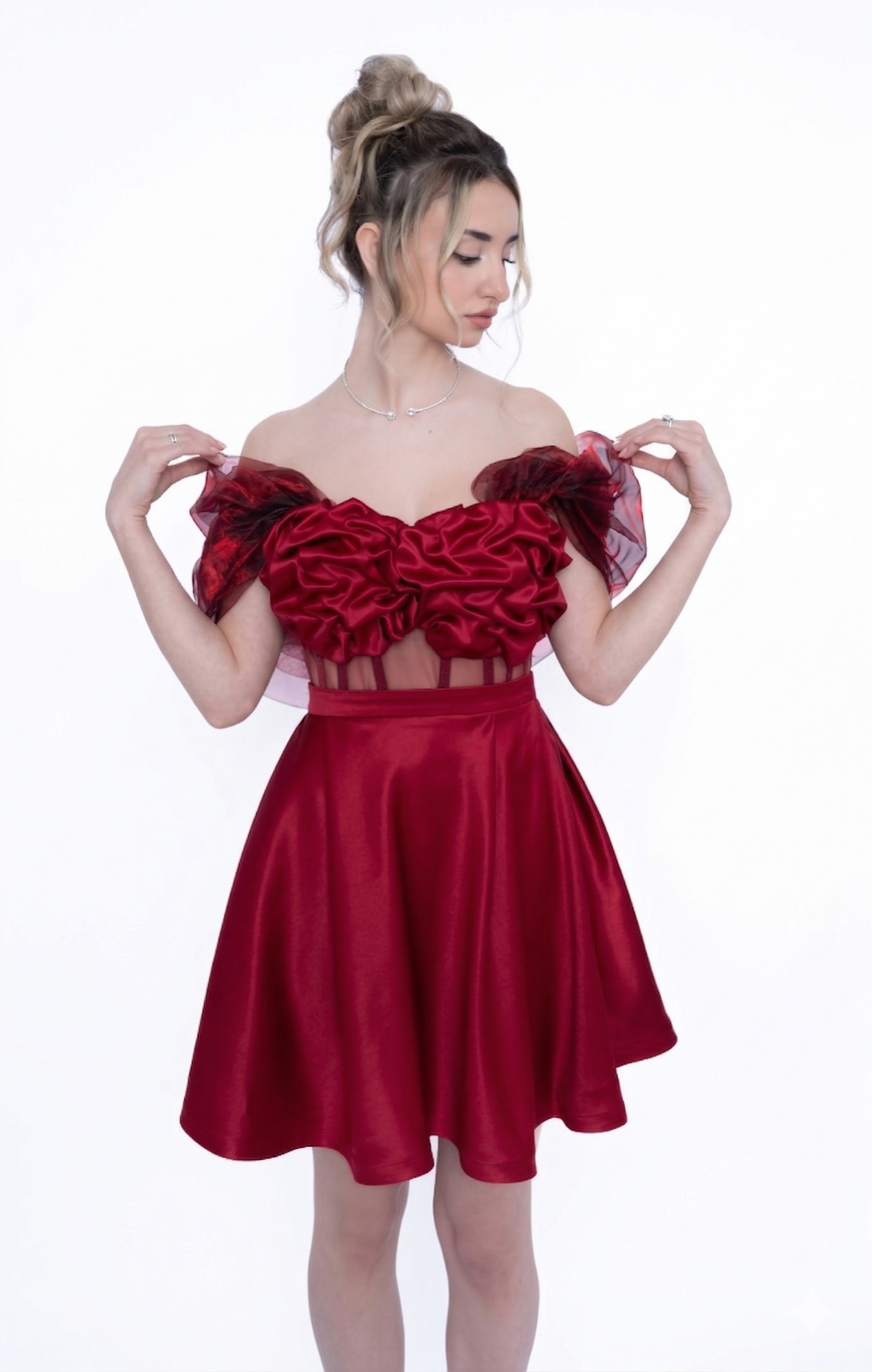 Rochie Burgundi Accent Set: Corset, Fustă scurtă & Accesoriu