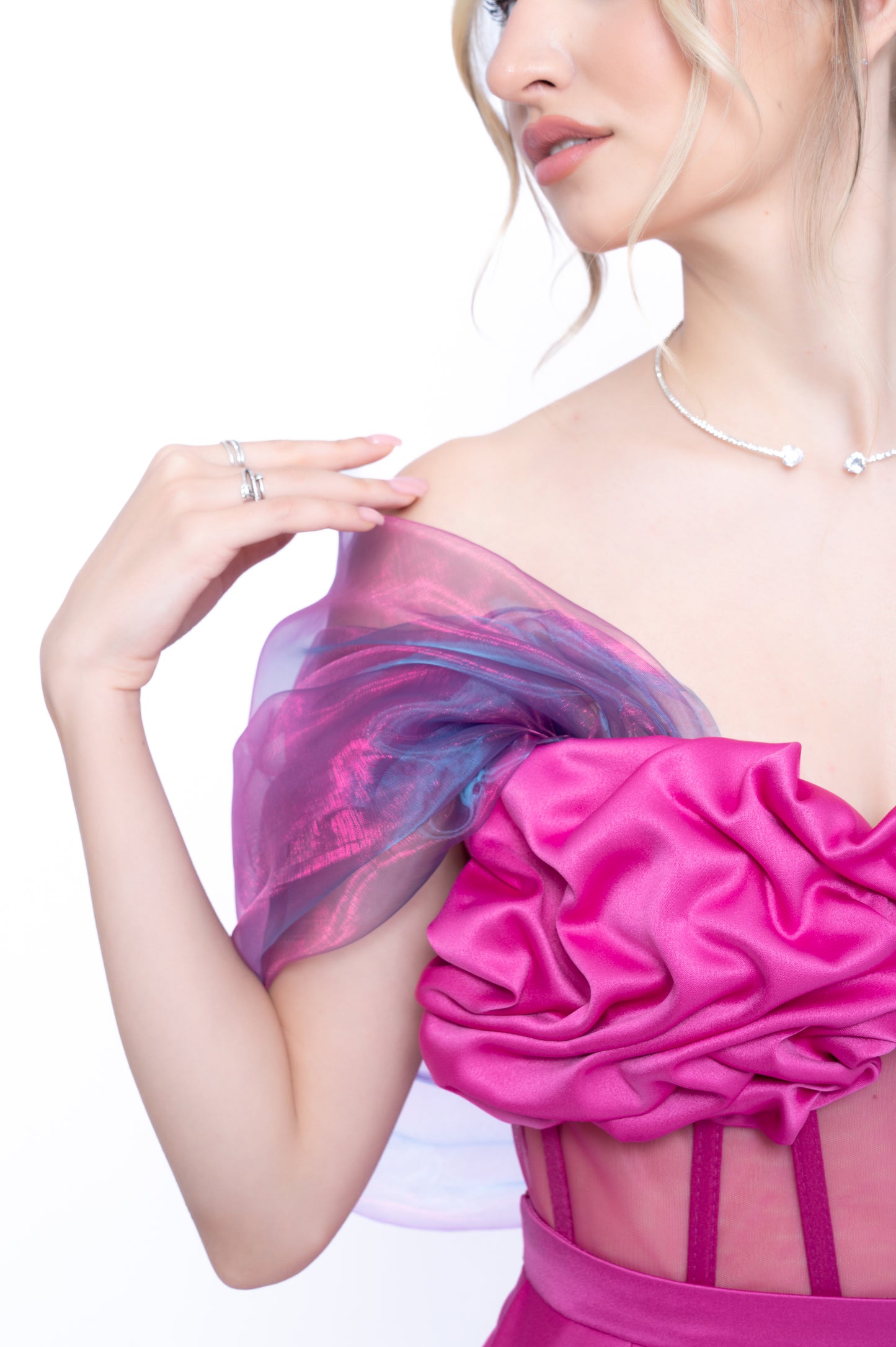 Voal detașabil fucsia LILA din organza peliculizată, accesoriu modular pentru un look romantic 