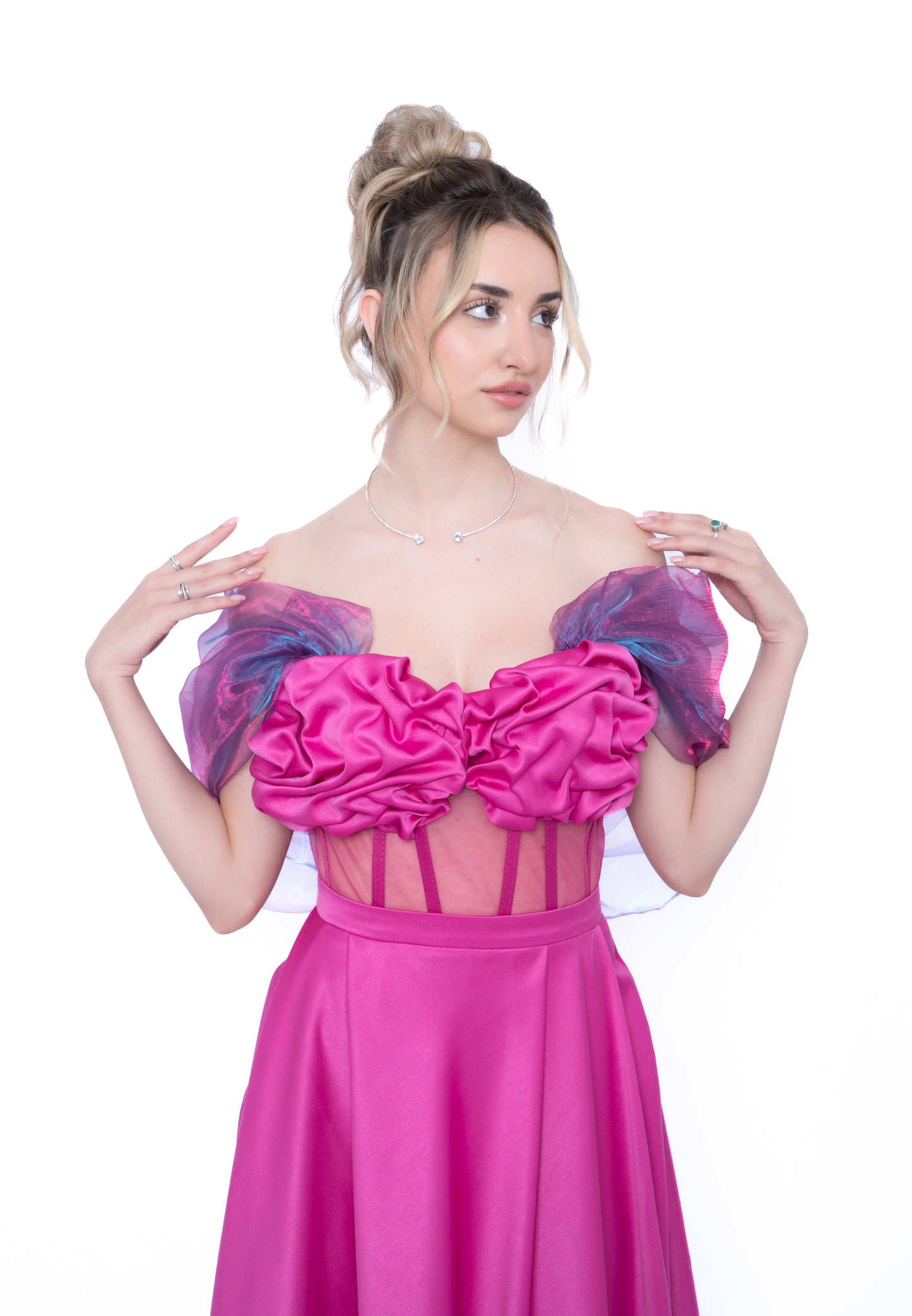 Accesoriu detașabil LILA din organza, creat pentru a personaliza și schimba complet orice ținută.